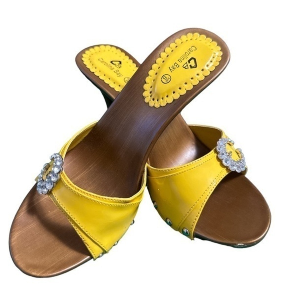 Carolina Bay heeled sandals. Size 8​​